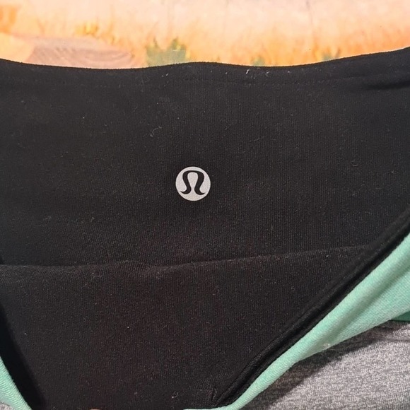 Lululemon Capri Pants Size 4 - Picture 3 of 5
